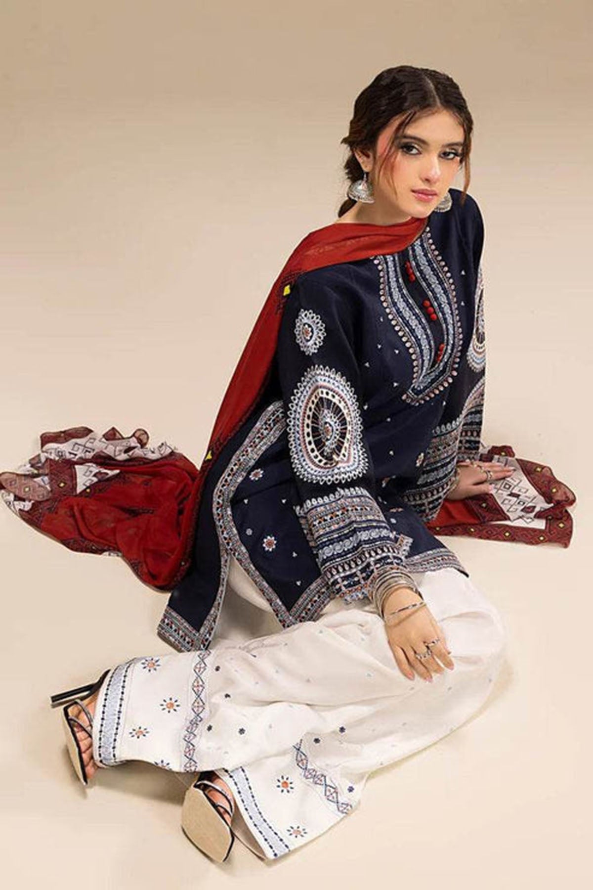 Jazmin Embroidered Dhanak 3pc with Printed Shawl- DC2122