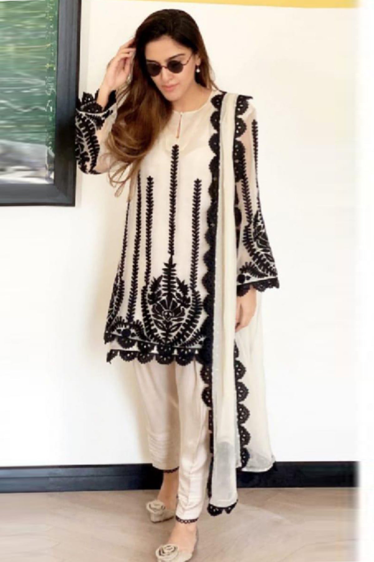 Offwhite Black Heavy Embroidered 3pc organza dupatta-GA10189
