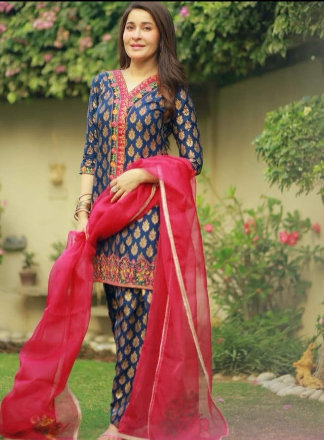 Luxury Printed Embroidered Lawn 3pc with Embroidered Organza Dupatta -GA1726