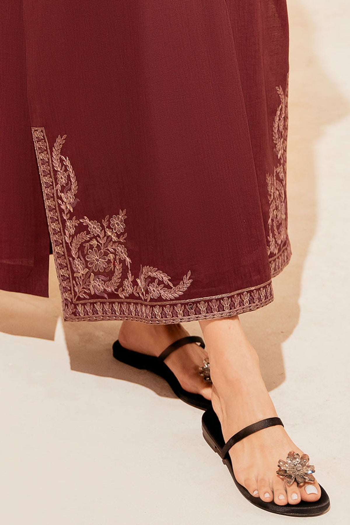 Cinq Apparel Karandi Embroidered 2PC - DC2078