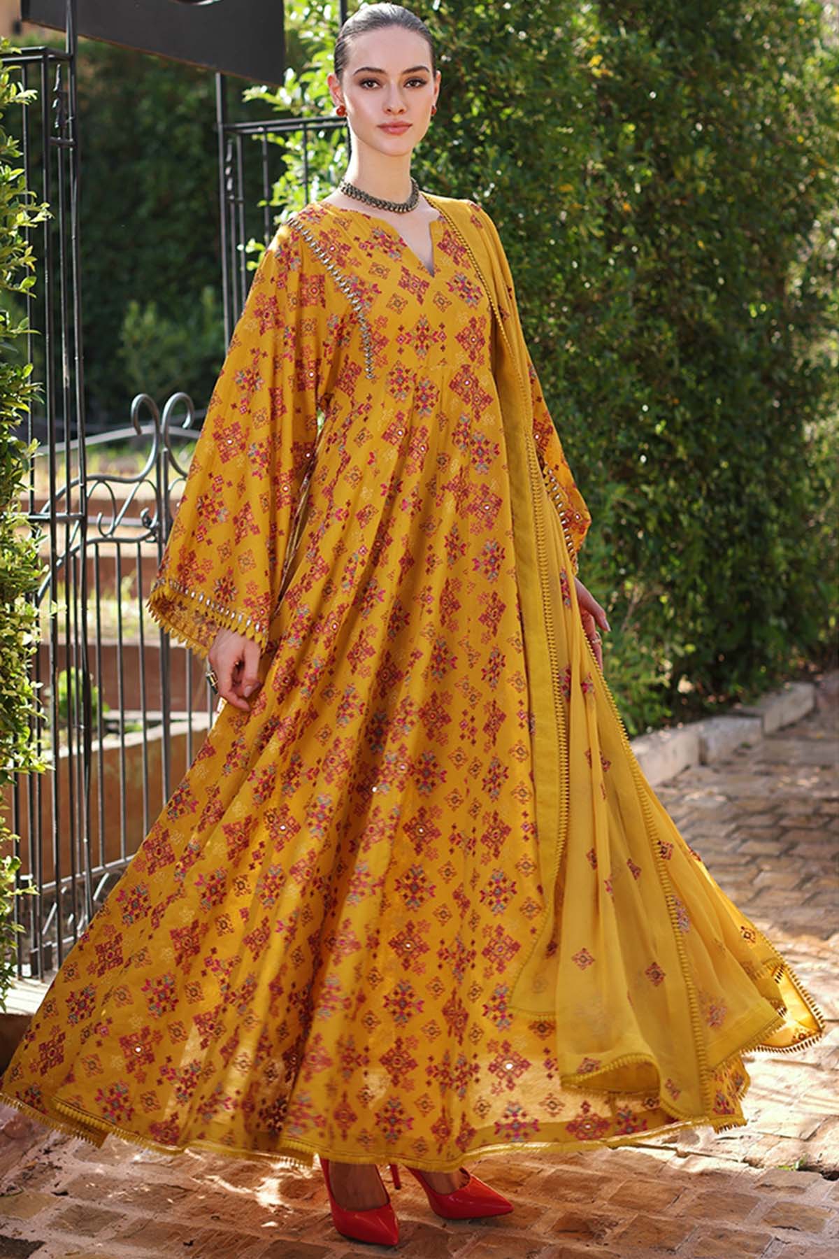 Bareeze Embroidered Lawn 3pc with Embroidered Crinkle Chiffon Dupatta - GA1833